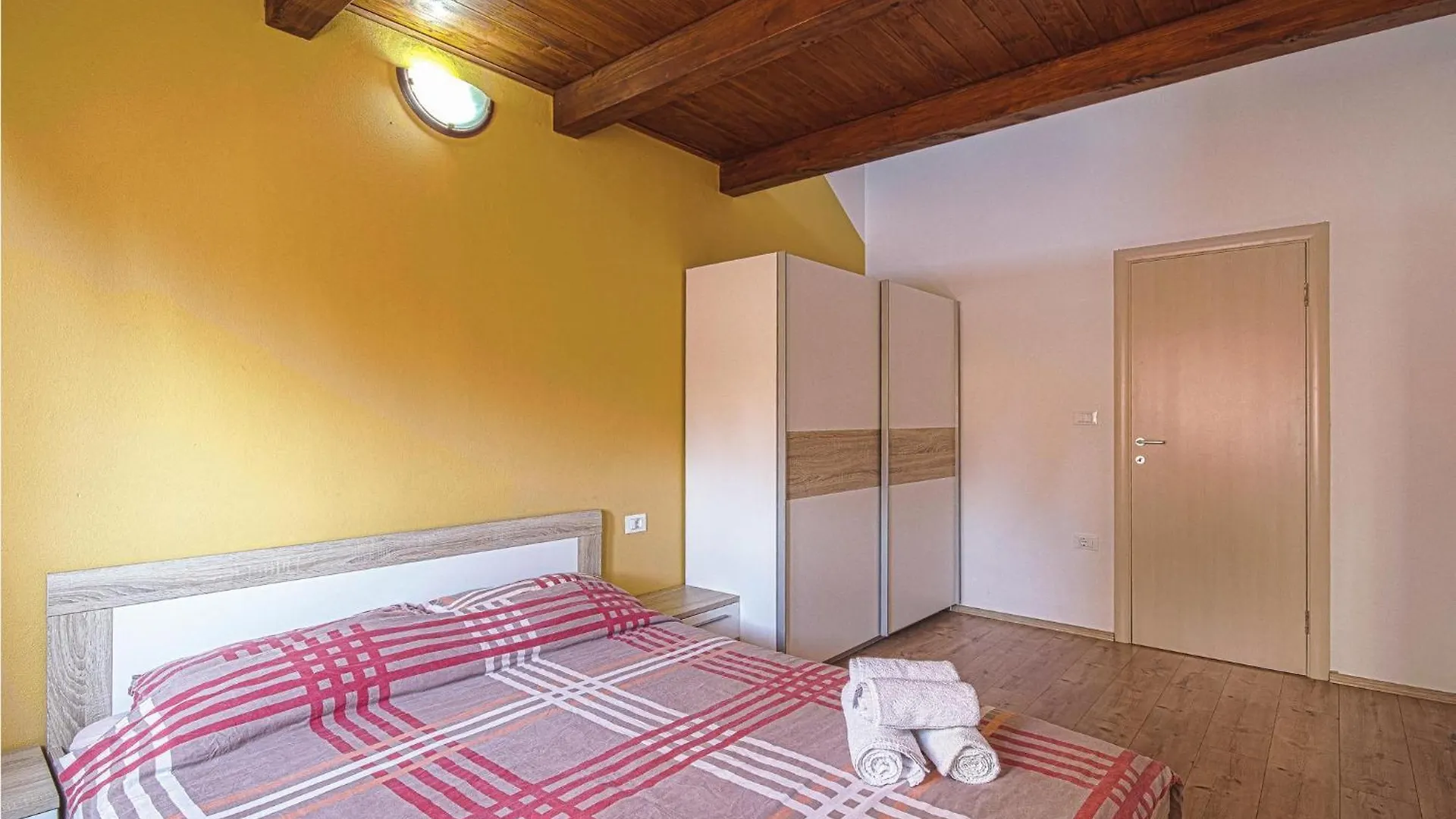 Nice Home In Pavicini With Outdoor Swimming Pool Veliki Vareski
