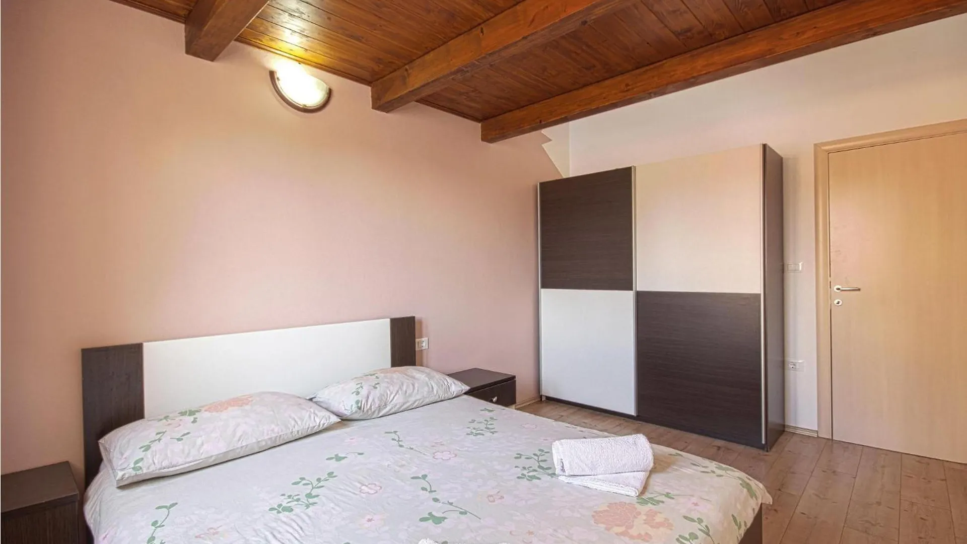 Nice Home In Pavicini With Outdoor Swimming Pool 0*, Veliki Vareski